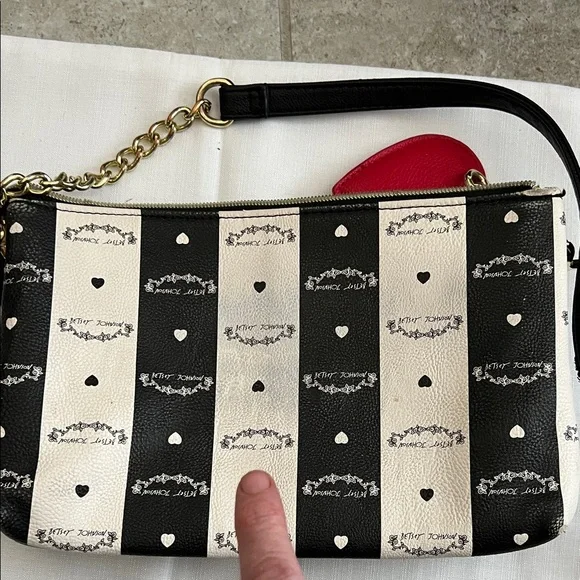 Betsey Johnson Black & White Striped Heart Stud Crossbody - Picture 6 of 10